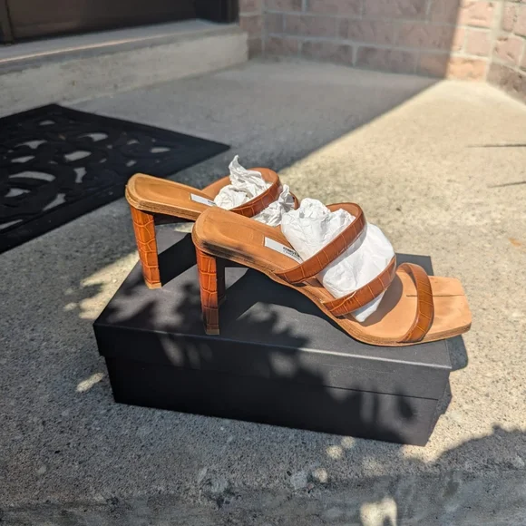 MIISTA Joanne Clay Crown High Heel - Picture 16 of 16